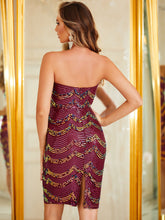 Vestido de noche corto sin mangas con lentejuelas y top de tubo: elegante y favorecedor.